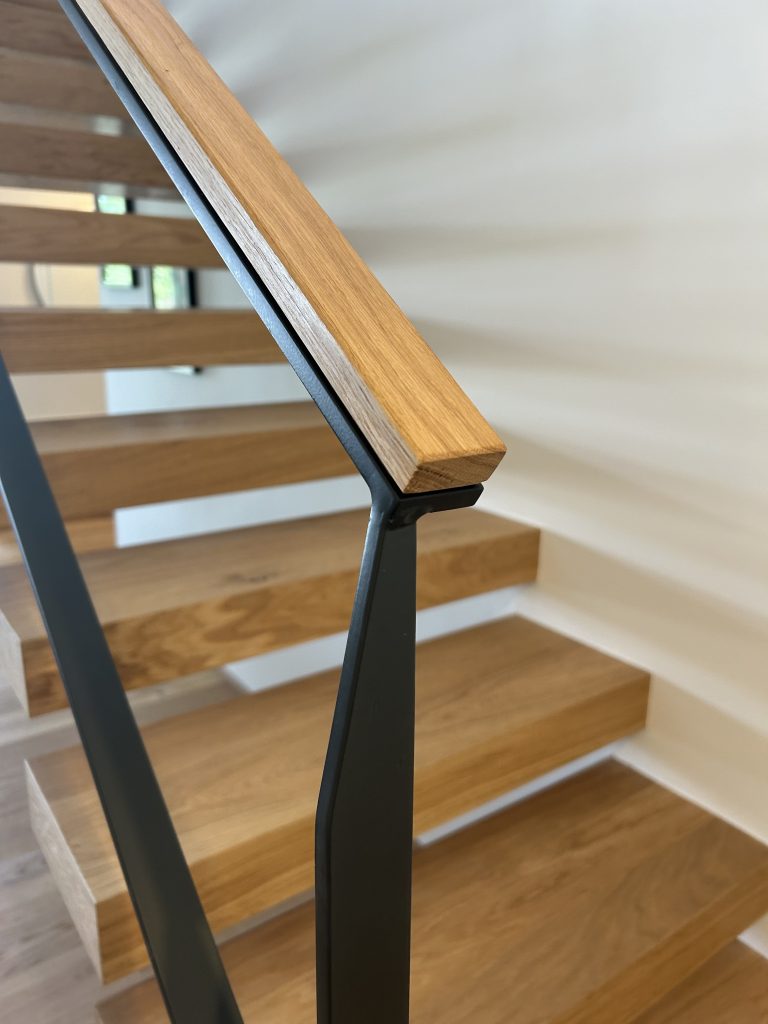 Handlauf filigran Holz auf Stahl